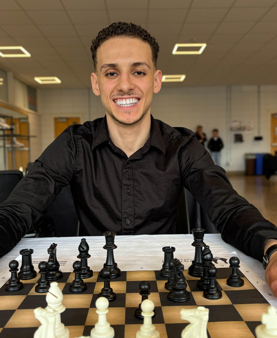 Amine Atmani, professeur et entraîneur du Club d’échecs de Montréal-Est